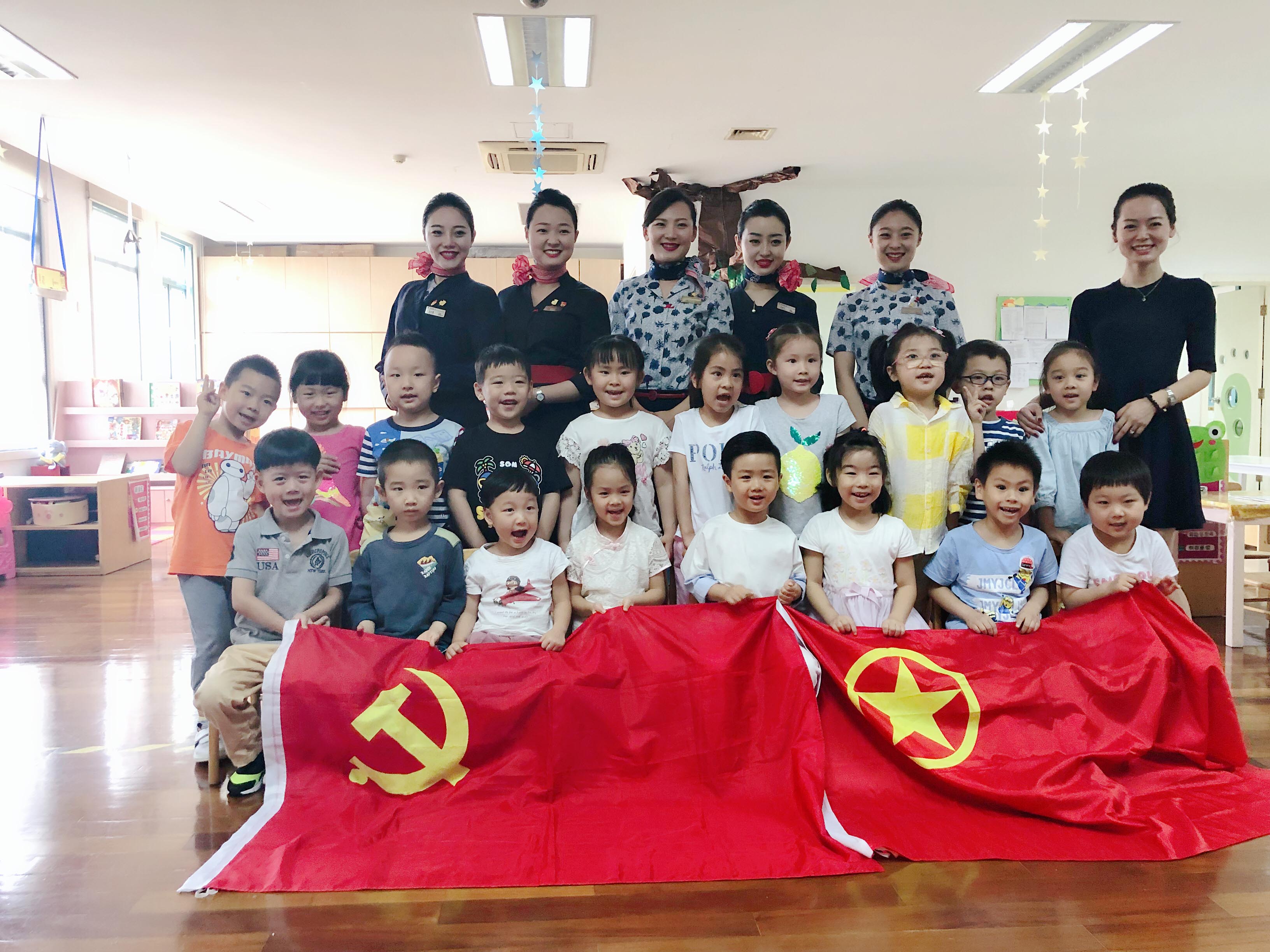 空姐走进幼儿园 普及安全知识